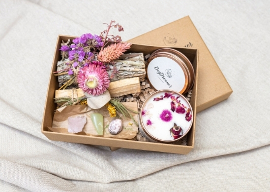 Love & Healing Manifestation Box